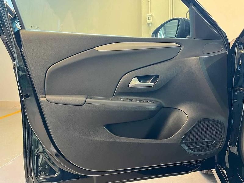 Nuova Opel Corsa 100 CV (73 kW) 2025 Nero Utilitaria