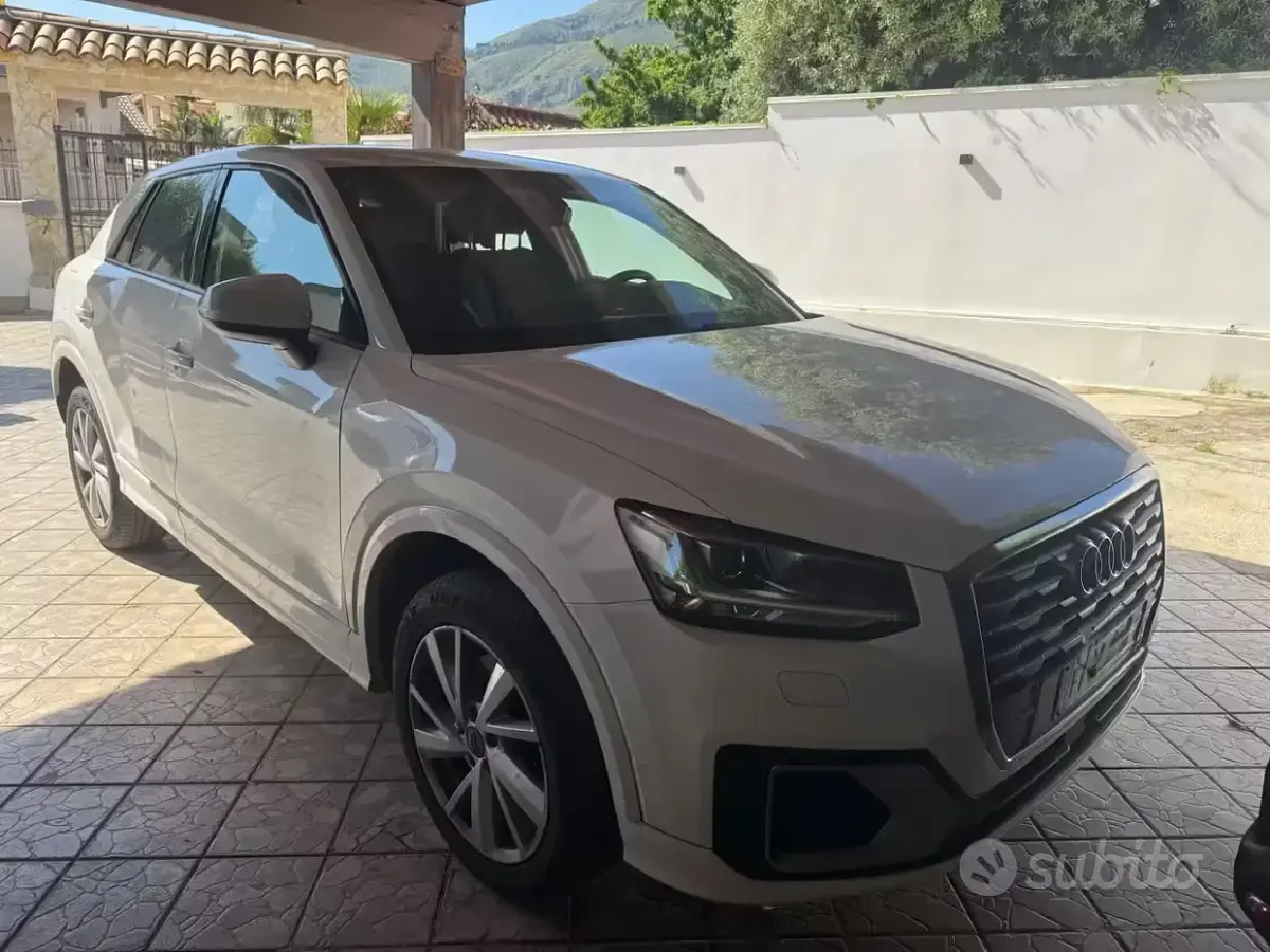 Usado Audi Q2 Admired 116 CV (85 kW) 2019 Blanco SUV