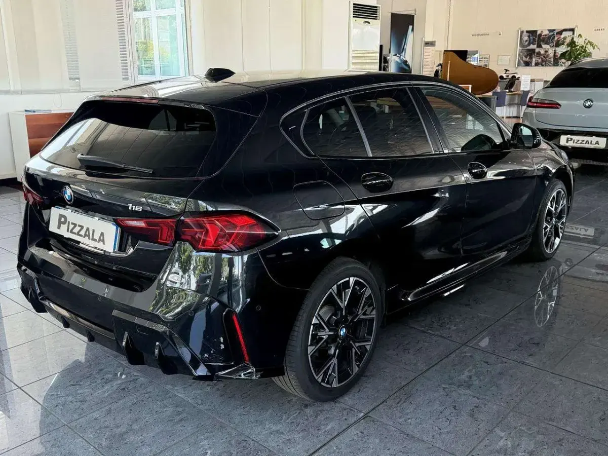 Usata BMW 116 M Sport 122 CV (89 kW) 2025 Nero Utilitaria