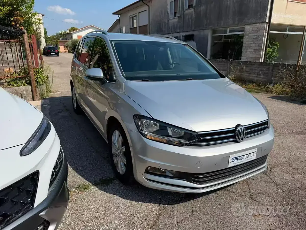 Usata VW Touran Executive 110 CV (80 kW) 2017 Grigio Monovolume