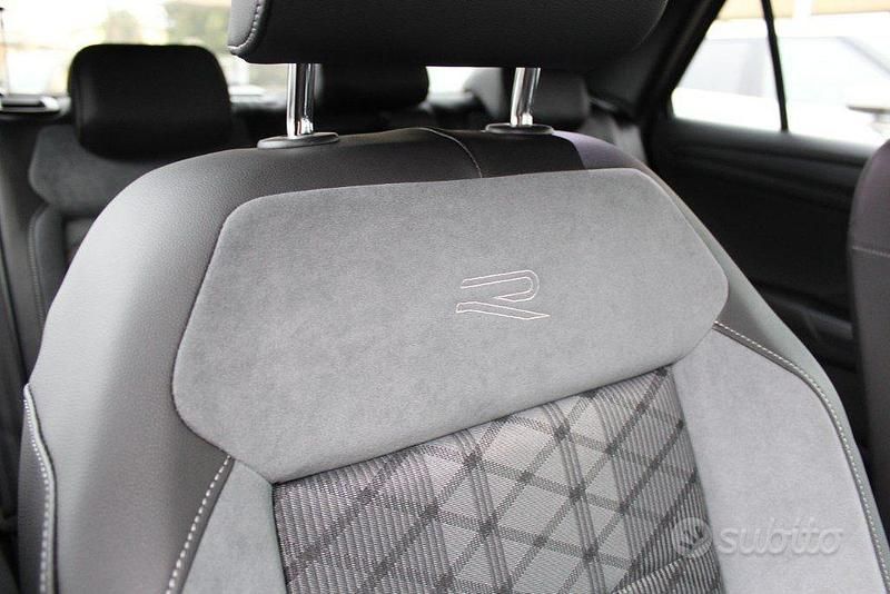 Nuova VW T-Roc R-line 116 CV (85 kW) 2025 Grigio scuro metallizzato SUV