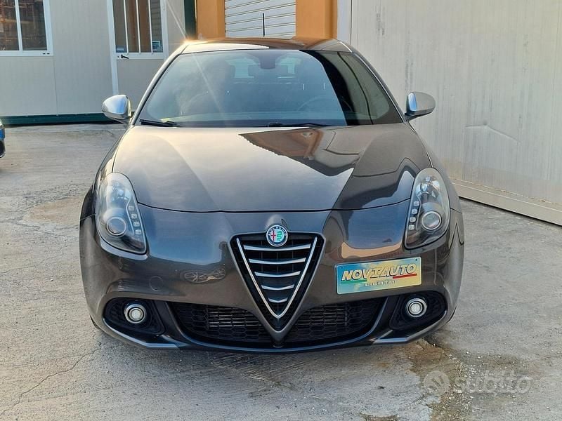 Usata Alfa Romeo Giulietta Distinctive 105 CV (77 kW) 2014 Grigio Utilitaria