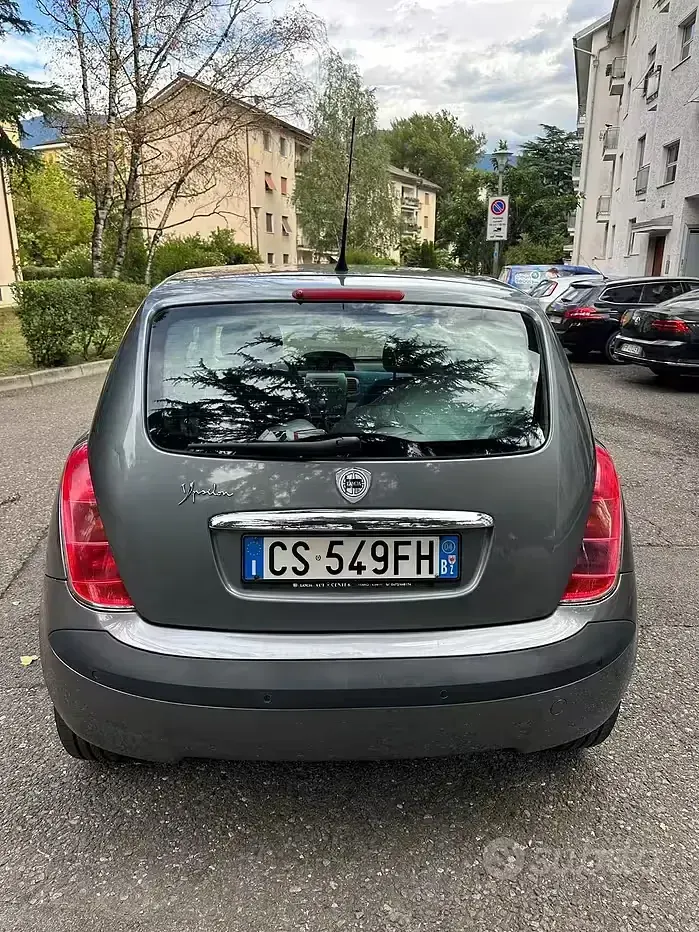 Usata Lancia Ypsilon 95 CV (69 kW) 2004 Grigio Utilitaria
