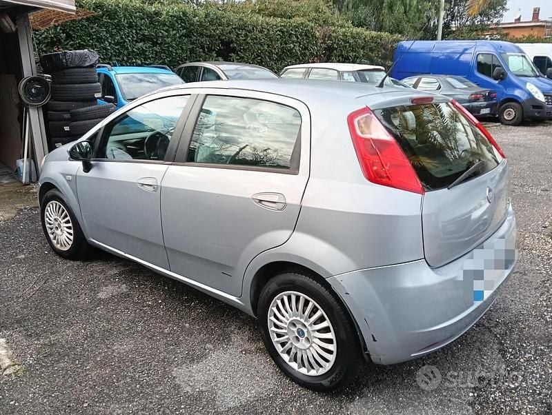 Usata Fiat Grande Punto Dynamic 65 CV (47 kW) 2006 Grigio Utilitaria