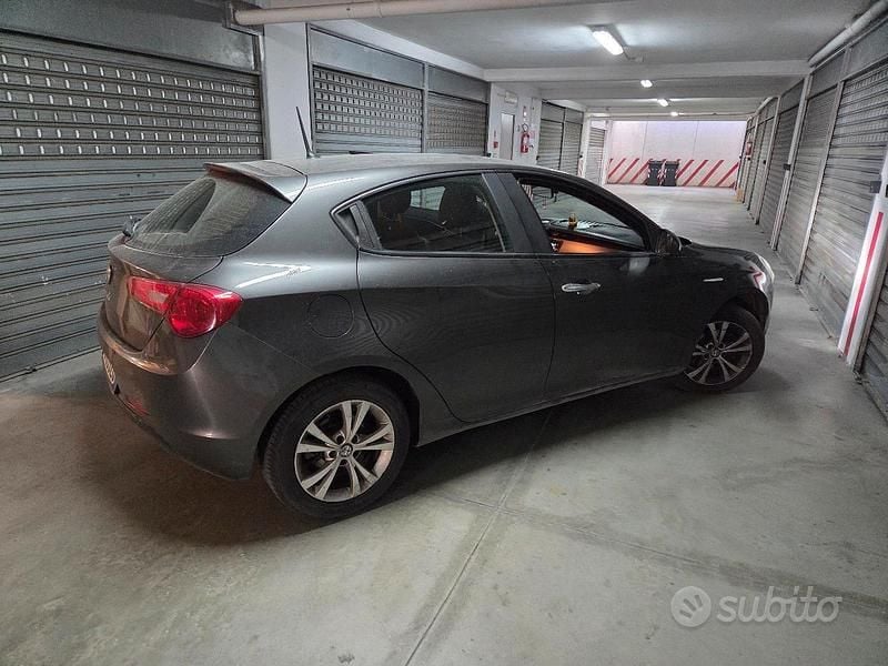 Usata Alfa Romeo Giulietta Business 120 CV (88 kW) 2016 Grigio Berlina