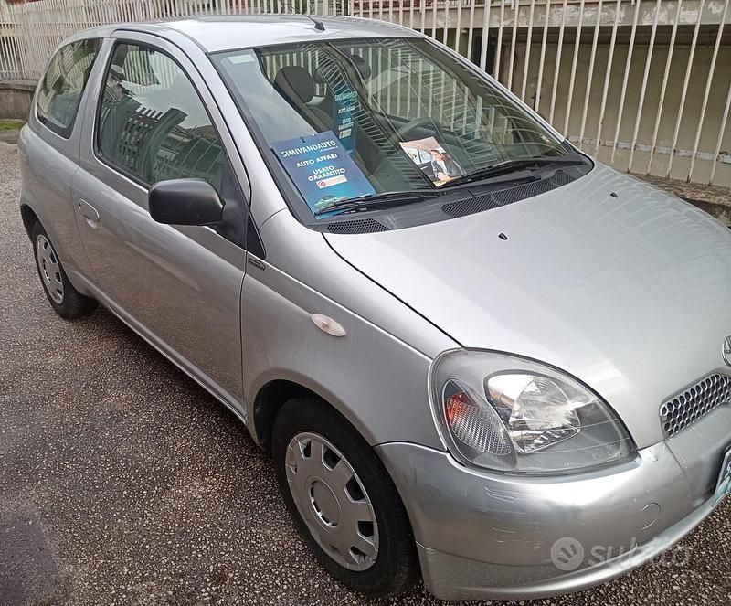 Occasion Toyota Yaris Sol 67 ch (49 kW) 2001 Gris Berline