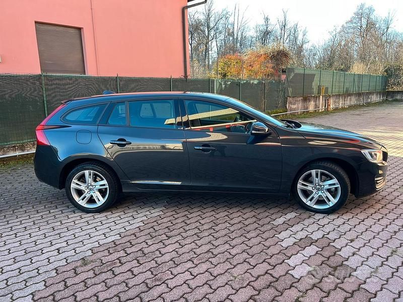 Usata Volvo V60 Summum 120 CV (88 kW) 2017 Grigio Station wagon