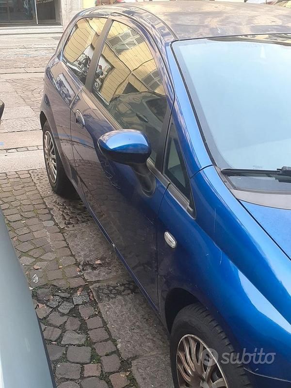 Usata Fiat Grande Punto 65 CV (47 kW) 2009 Blu Utilitaria