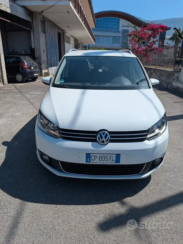 Usata VW Touran 105 CV (77 kW) 2014 Bianco Monovolume