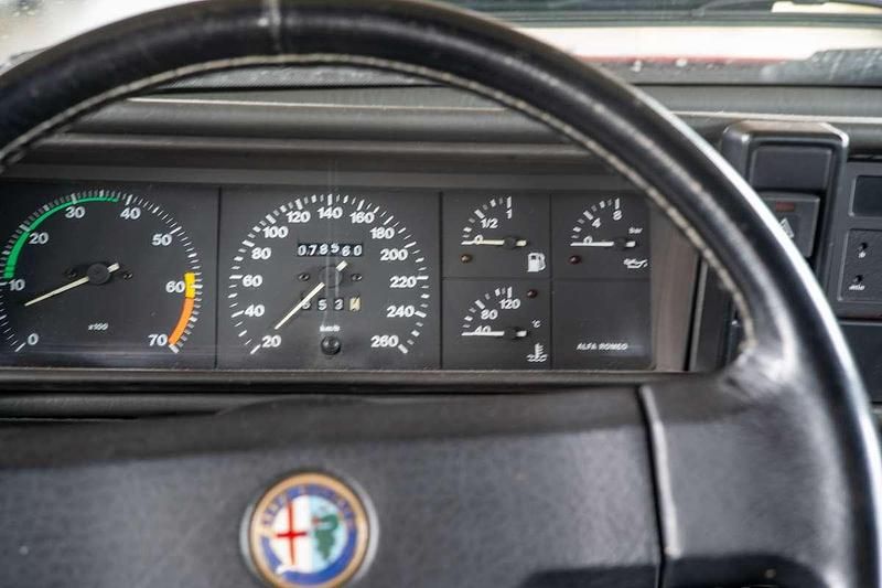 Usata Alfa Romeo 75 148 CV (108 kW) 1989 Rosso Berlina