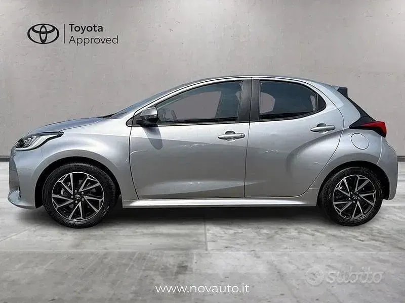 Usata Toyota Yaris Hybrid Trend 116 CV (85 kW) 2022 Grigio Berlina