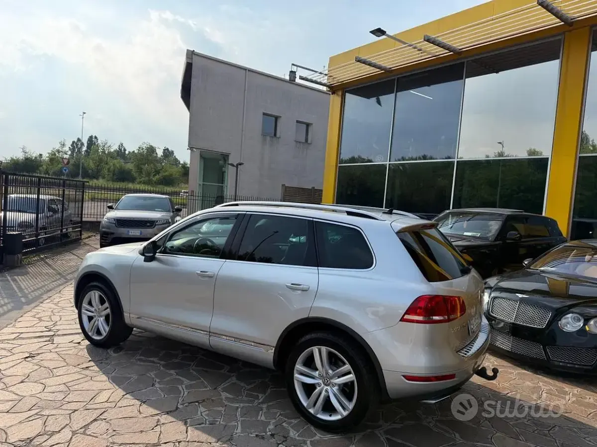 Usata VW Touareg 239 CV (175 kW) 2011 Grigio SUV