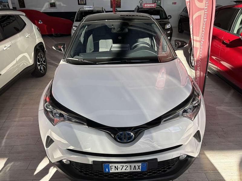 Usata Toyota C-HR 98 CV (72 kW) 2018 Bicolore bianco e nero SUV