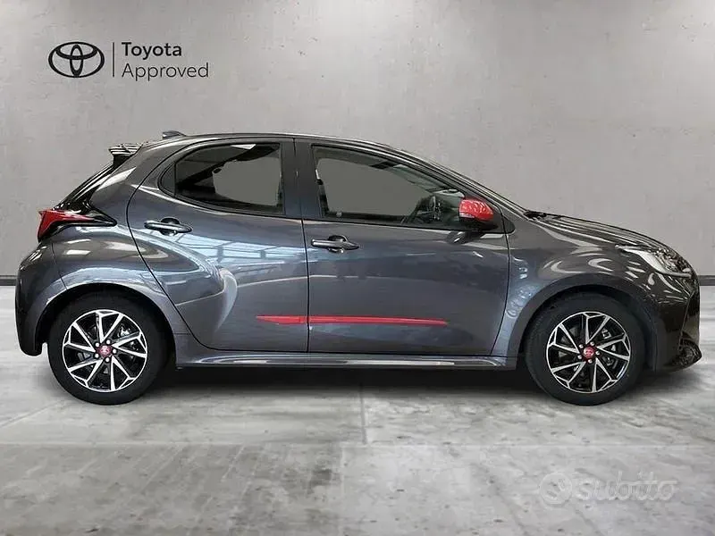 Usata Toyota Yaris Hybrid Trend 116 CV (85 kW) 2023 Grigio Berlina