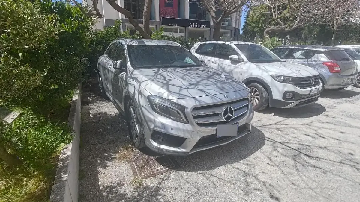 Usata Mercedes GLA200 Executive 136 CV (100 kW) 2017 Grigio SUV