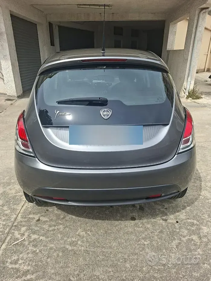 Usata Lancia Ypsilon 95 CV (69 kW) 2011 Grigio Utilitaria