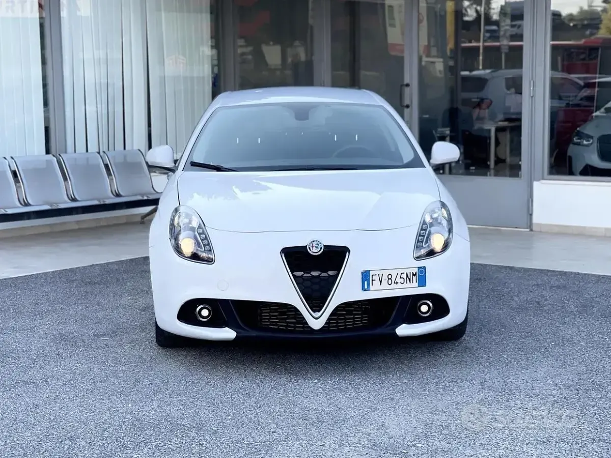 Usata Alfa Romeo Giulietta Tech Edition 120 CV (88 kW) 2019 Bianco Utilitaria