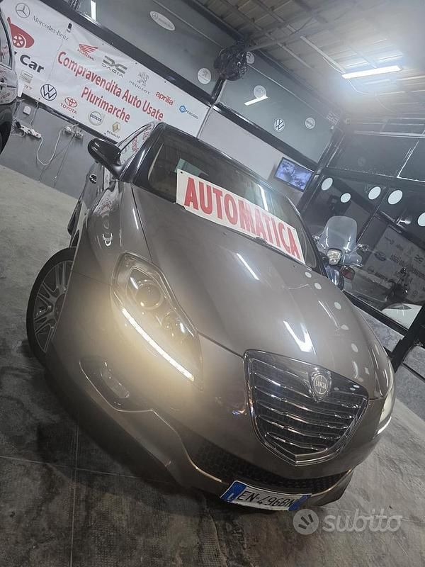 Usata Lancia Delta Platinum 120 CV (88 kW) 2012 Marrone Utilitaria