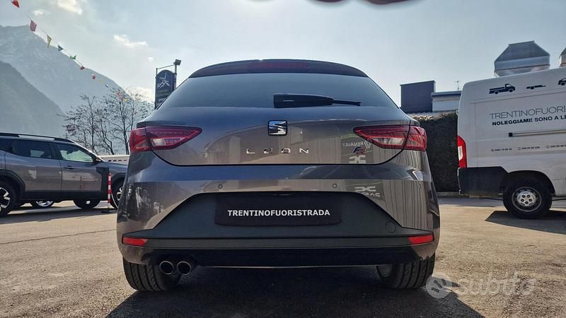 Usata Seat Leon FR 125 CV (91 kW) 2016 Grigio Berlina
