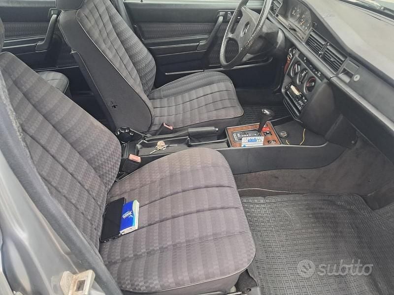 Usata Mercedes 190 1992 Grigio Berlina