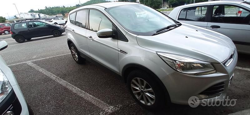 Gebraucht Ford Kuga 150 PS (110 kW) 2017 Grau SUV