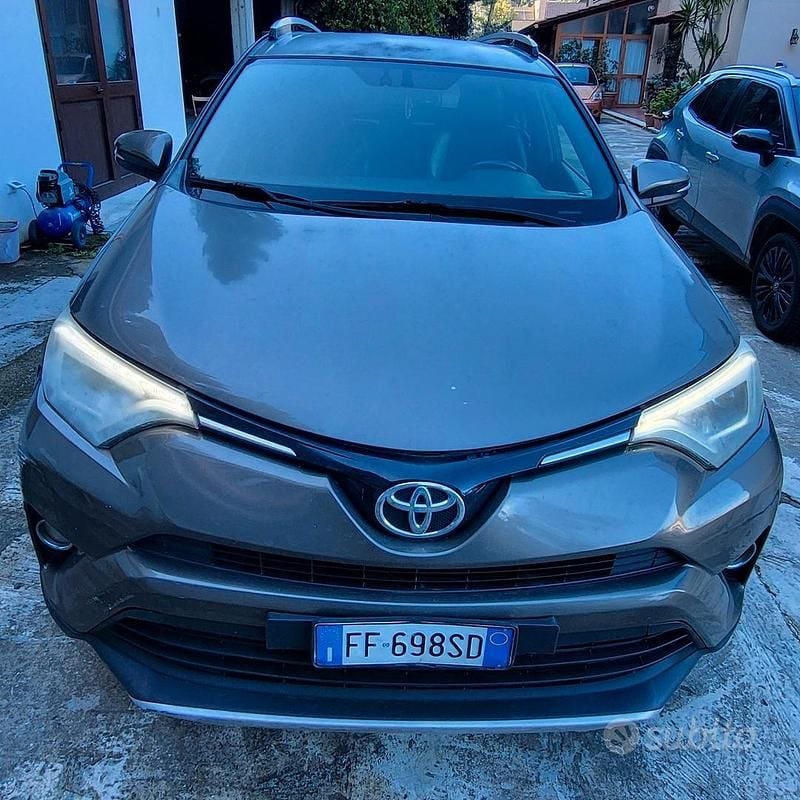 Usata Toyota RAV4 Lounge 2016 Marrone SUV