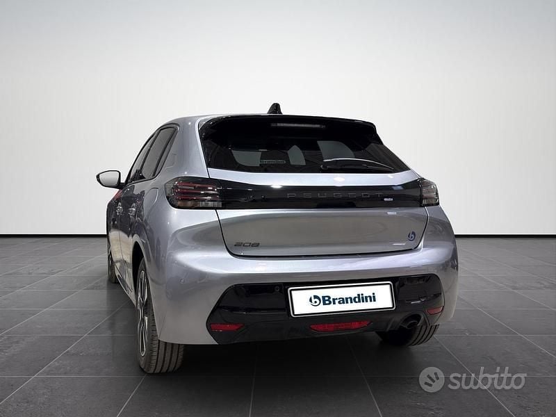 Usata Peugeot 208 Allure 101 CV (74 kW) 2025 Grigio Utilitaria