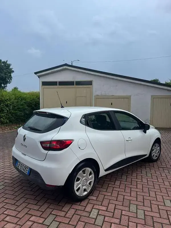 Usata Renault Clio IV 73 CV (53 kW) 2015 Berlina
