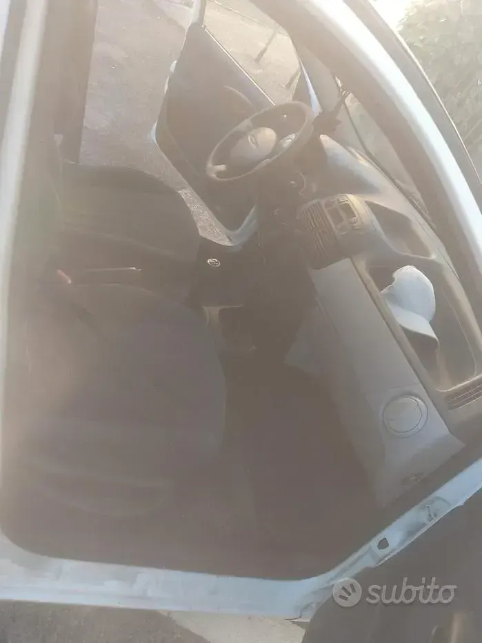Usata Fiat Punto 80 CV (58 kW) 2000 Bianco Utilitaria