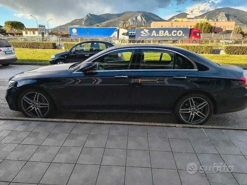 Usata Mercedes E220 Premium 194 CV (142 kW) 2019 Blu Berlina