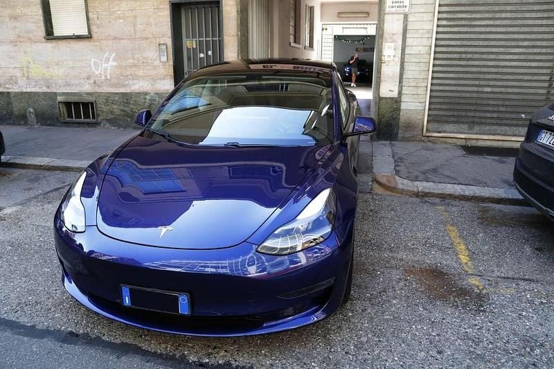 Blu metallizzato Usata 2021 Tesla Model 3 Long Range Tre volumi | 22.900 € (Super prezzo) - Immagine 1/4