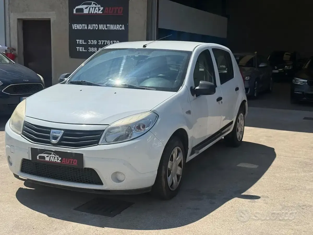 Usata Dacia Sandero 75 CV (55 kW) 2012 Bianco Berlina