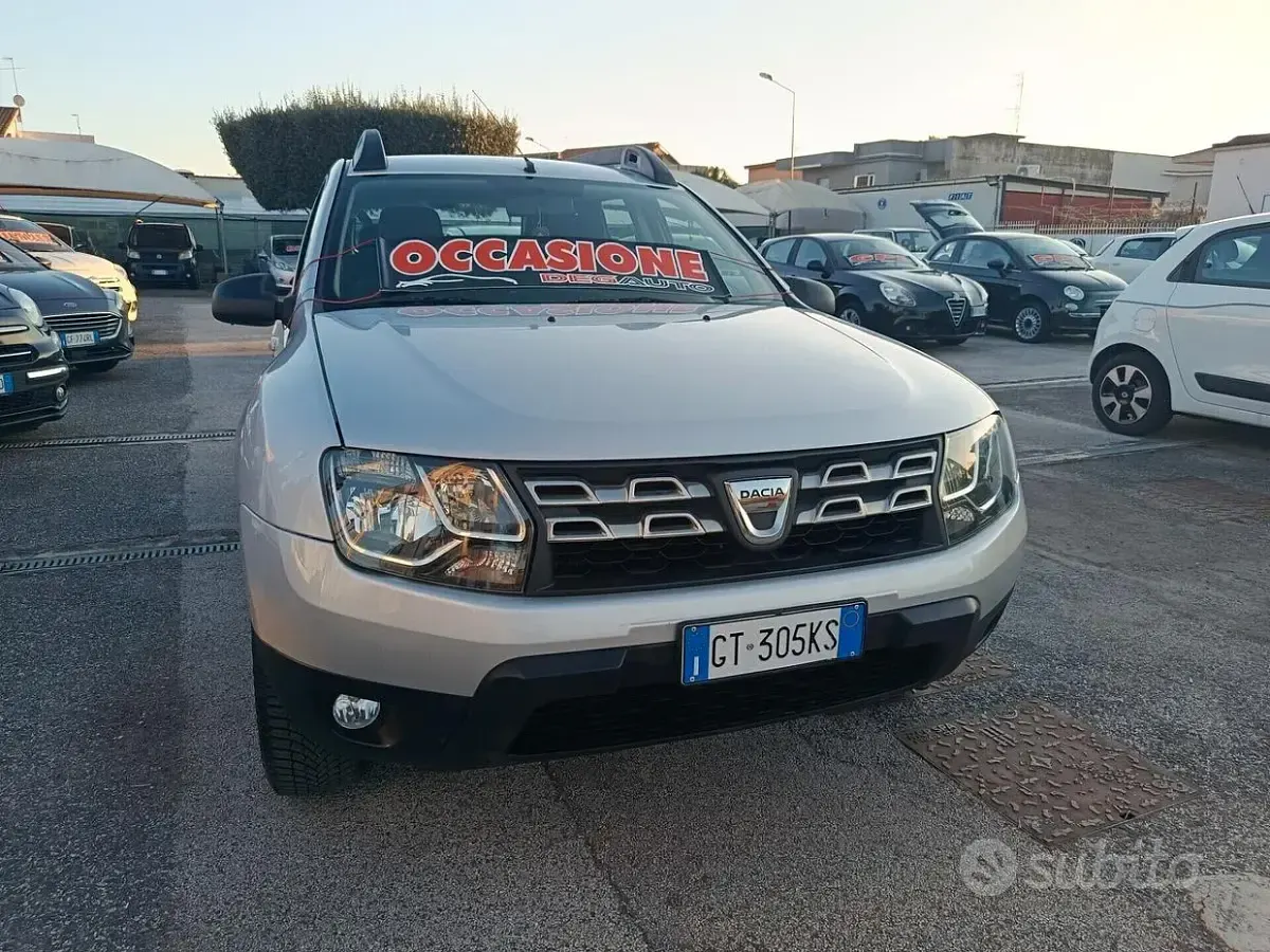 Usata Dacia Duster Lauréate 109 CV (80 kW) 2015 Grigio SUV