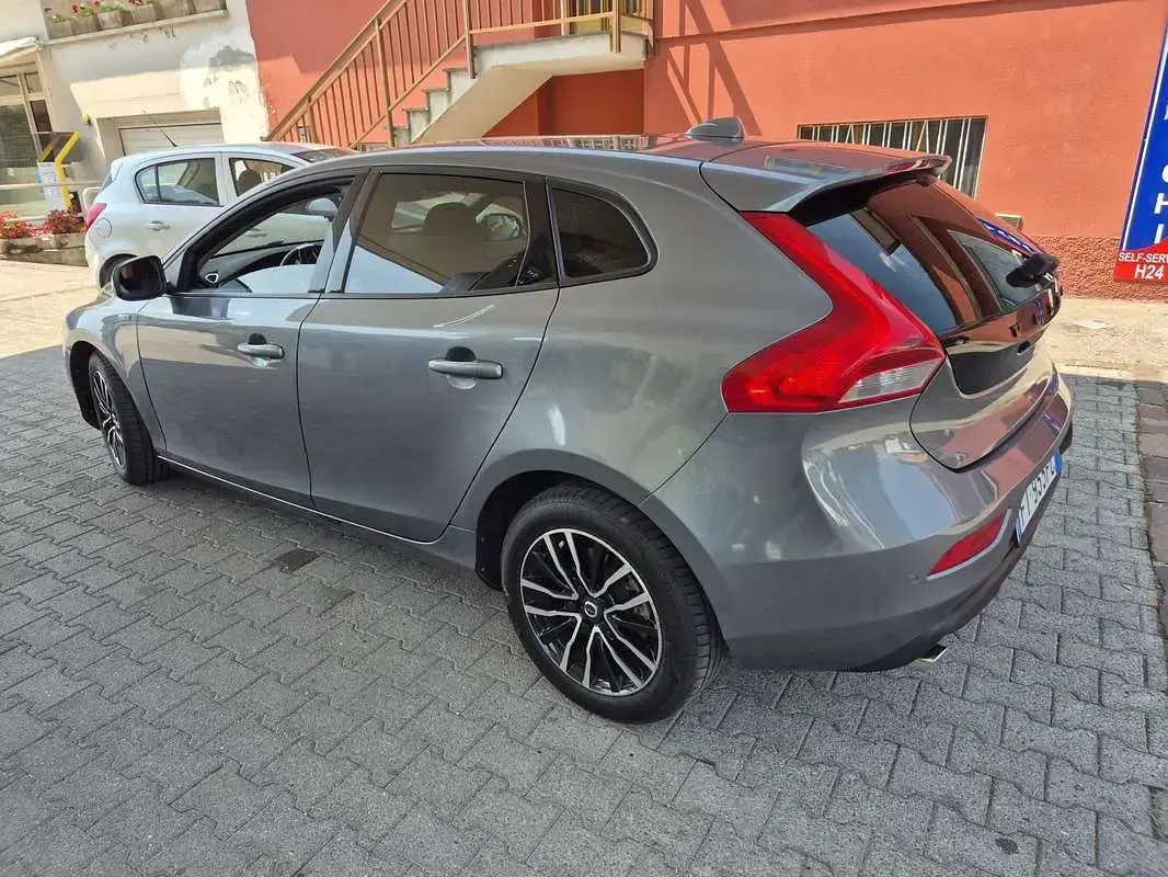 Usata Volvo V40 120 CV (88 kW) 2018 Berlina