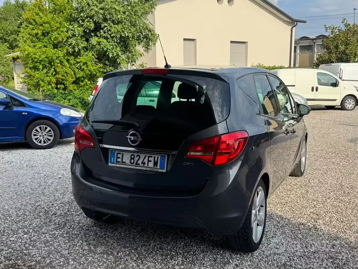 Usata Opel Meriva 130 CV (95 kW) 2012 Grigio Monovolume