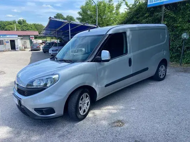 Usata Fiat Doblò 105 CV (77 kW) 2016 Argento Monovolume
