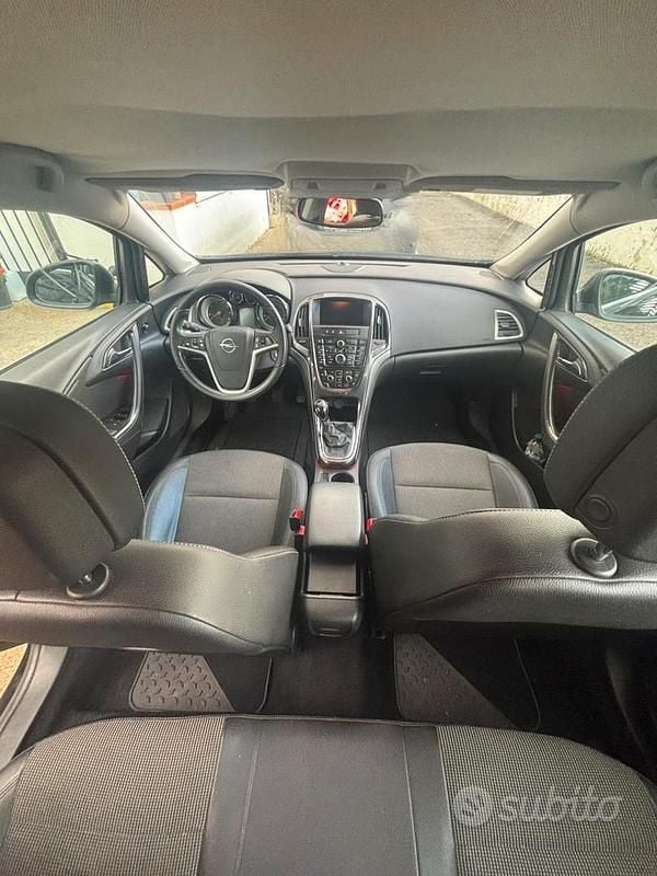 Usata Opel Astra 136 CV (100 kW) 2014 Nero Berlina