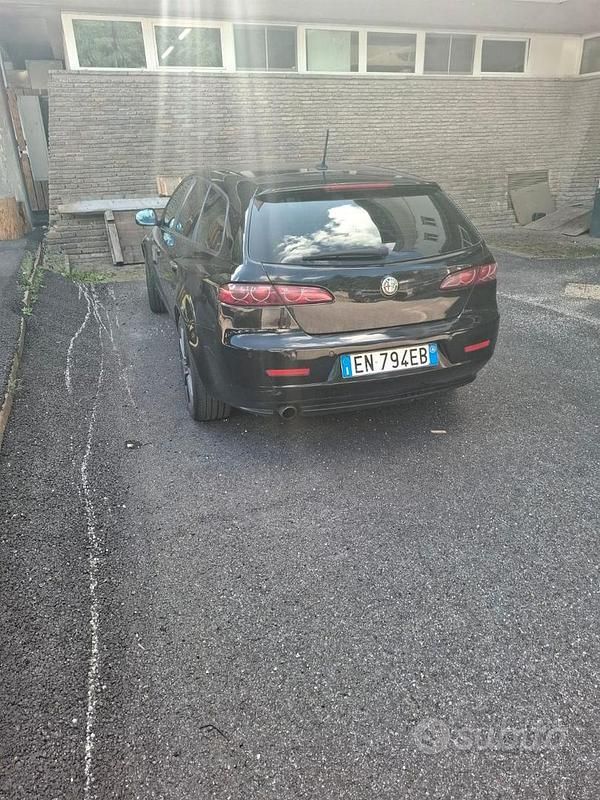 Nero Usata 2012 Alfa Romeo 159 Station wagon | 3800 € (Molto cara) - Immagine 1/2