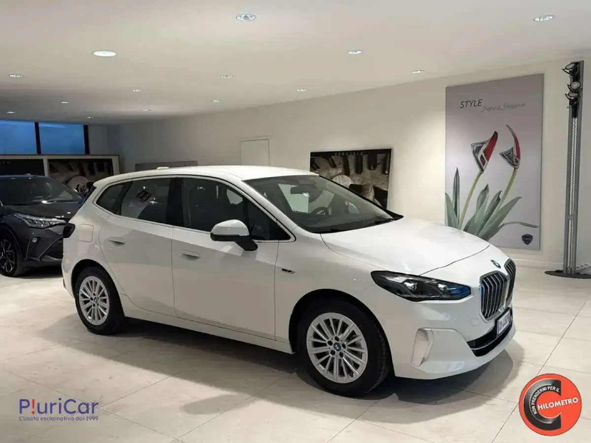 Usata BMW 225 Luxury Line 136 CV (100 kW) 2023 Bianco Monovolume