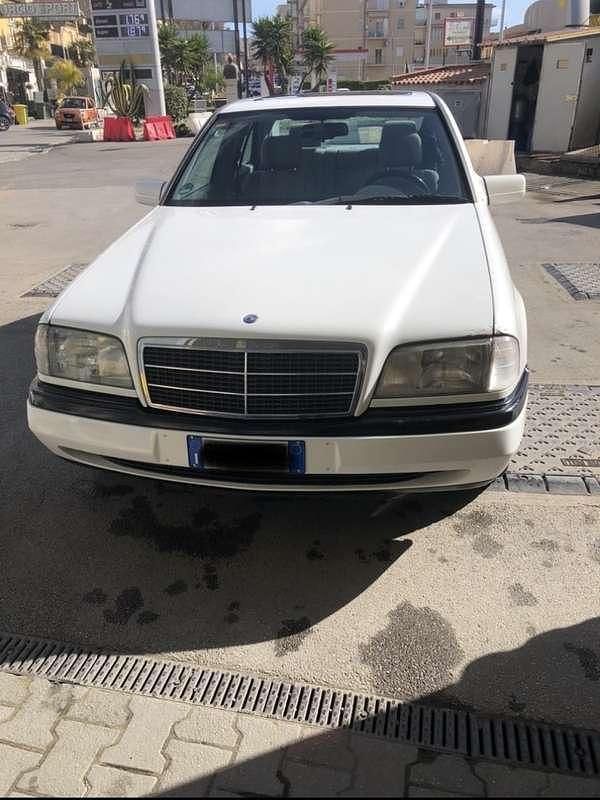 Usata 1995 Mercedes C180 Classic Tre volumi | 4500 € - Immagine 1/4