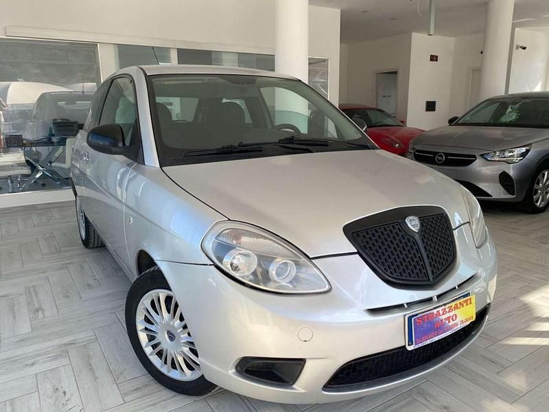 Usata Lancia Ypsilon 75 CV (55 kW) 2012 Grigio Utilitaria