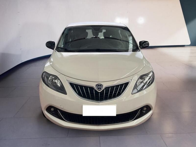 Usata Lancia Ypsilon Gold 70 CV (51 kW) 2021 Bianco Utilitaria