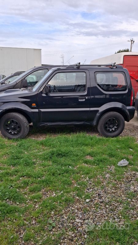 Usata Suzuki Jimny 86 CV (63 kW) 2008 Nero SUV