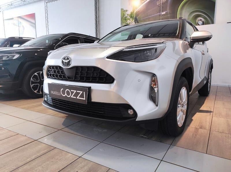 Usata Toyota Yaris Cross Active 92 CV (67 kW) 2025 Argento SUV