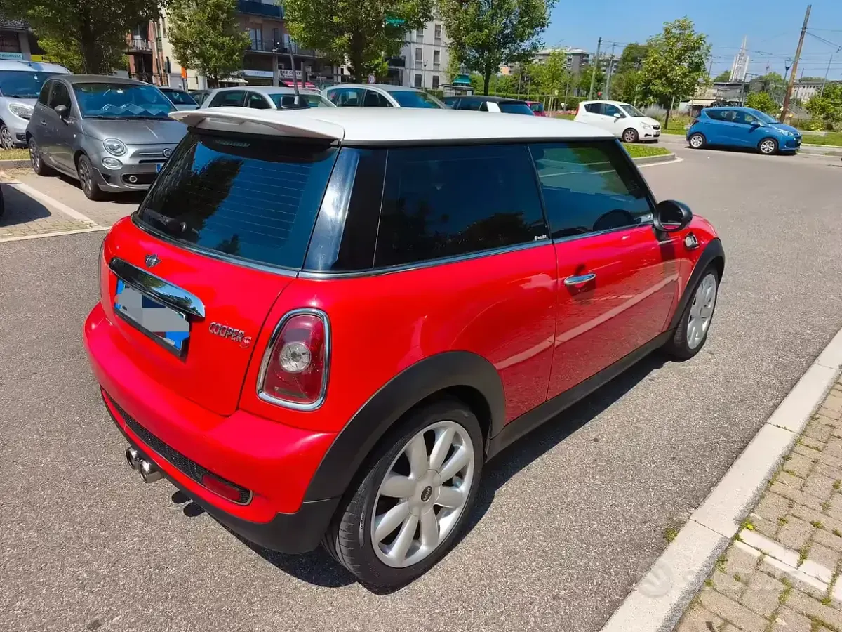 Usata Mini Cooper S 184 CV (135 kW) 2010 Rosso Utilitaria