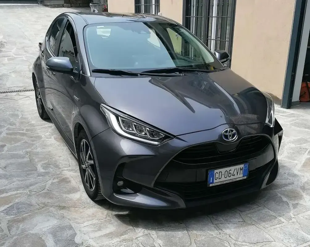 Usata Toyota Yaris Hybrid Trend 92 CV (67 kW) 2021 Berlina