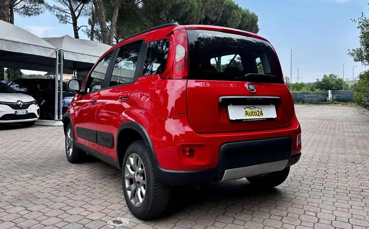 Usata Fiat Panda 4x4 86 CV (63 kW) 2017 Rosso Utilitaria