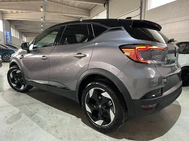 Nuova Renault Captur Play 120 CV (88 kW) 2026 Grigio scuro SUV