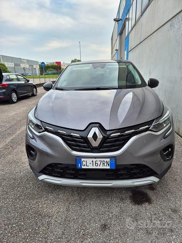 Grigio Usata 2023 Renault Captur Engineered SUV | 19.000 € (Buon prezzo) - Immagine 1/4