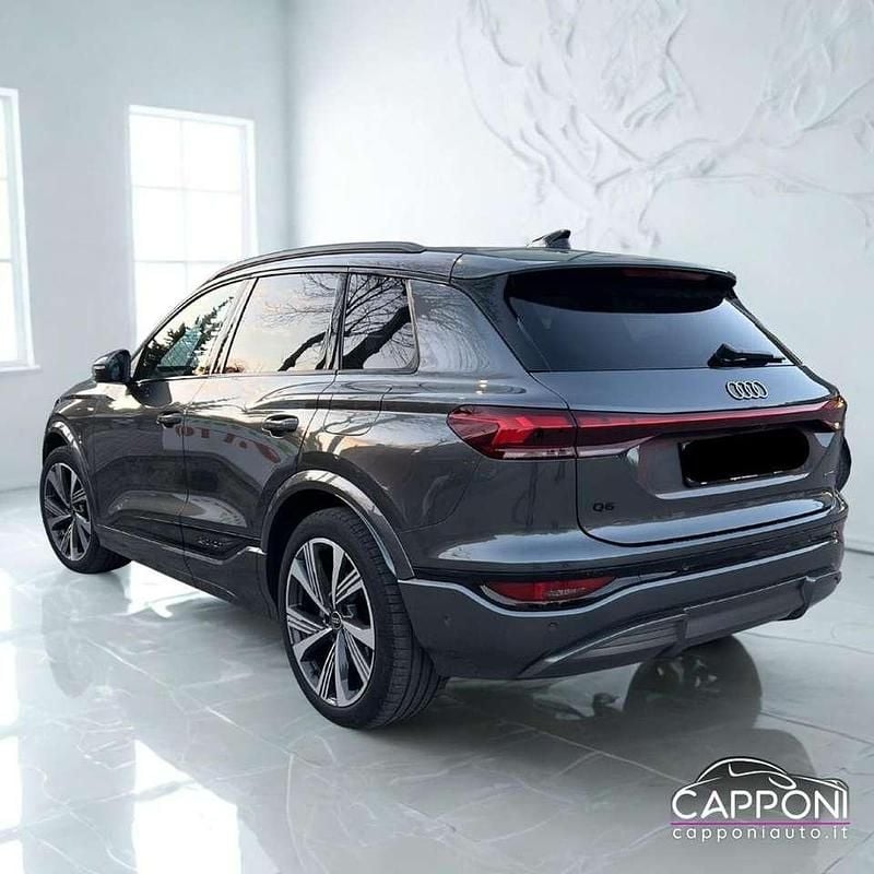 Usata Audi Q6 e-tron S-Line 284 kW (387 CV) 2025 Grigio scuro SUV